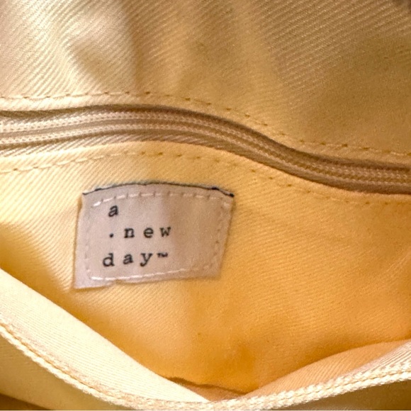 🎉HP🎉 a. new. day Belt Bag Faux Leather Petite in Creamy Yellow   One Size 👜 - Picture 7 of 9